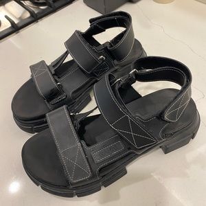 Selling these Ganni black rubber sandals!